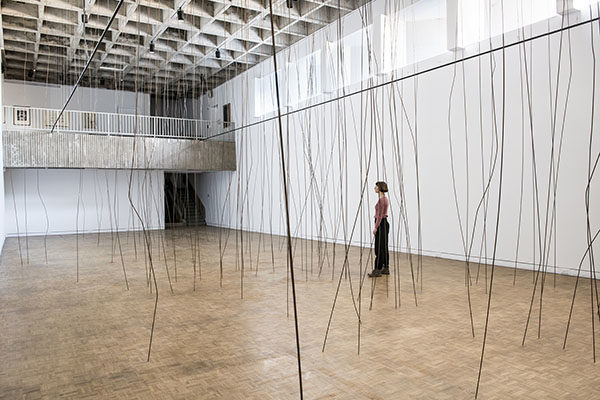 Tove Storch, Untitled 2017 steel rods, wire 7.2 metres high x 8.23 metres wide x 18.51 metres long. MSVU Art Gallery, Halifax (2017)